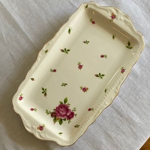 Royal Albert New country roses sandwich tray.